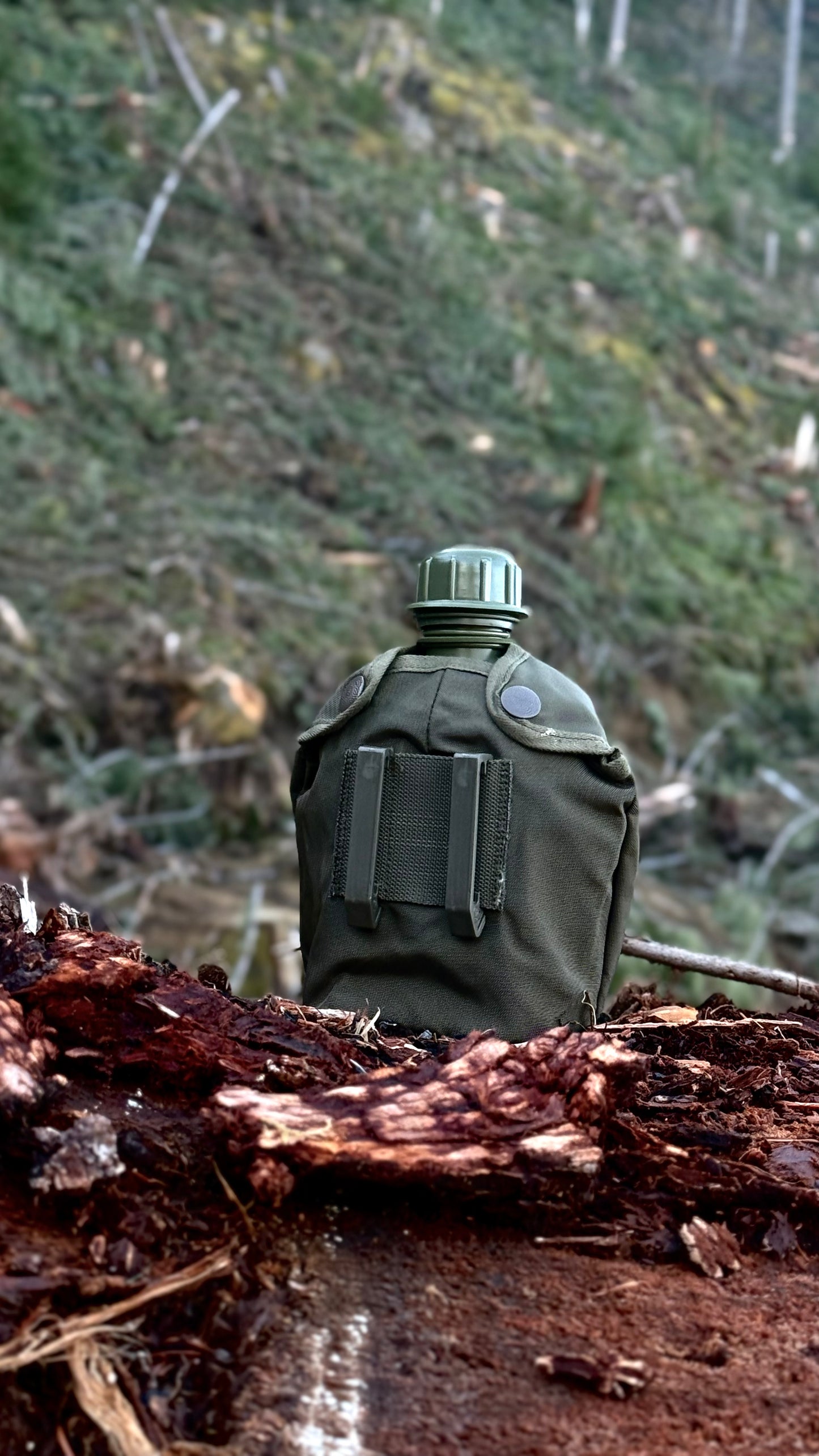 Austrian Canteen Cup Bundle with cup/ OD cover - Like New